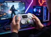 Cod. 080 Gemepad Monka Strike GT-86 / Tri-mode (Wireless 2.4G + Bluetooth&reg; 5.3 + Cable USB-C) / Bat. 1000 mAh / vibraci&oacute;n dual / Sensor de mov. 6 eje / Joysticks y gatillos efecto Hall, RGB y pantalla LCD / (M1/​​M2/N1/N2 Programables) / Compatible: PS4, - 2