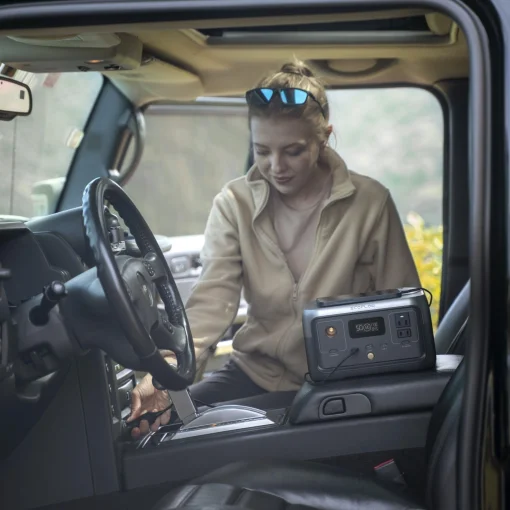 Cod. 199 Estación de energía portátil EF ECOFLOW RIVER 2 , batería LiFePO4 de 256 Wh / Hasta 600W / 2*tomas AC,2*USB-A, 1 USB-C de salida / 1 hora de carga rápida 100% / Peso 7.7 lbs