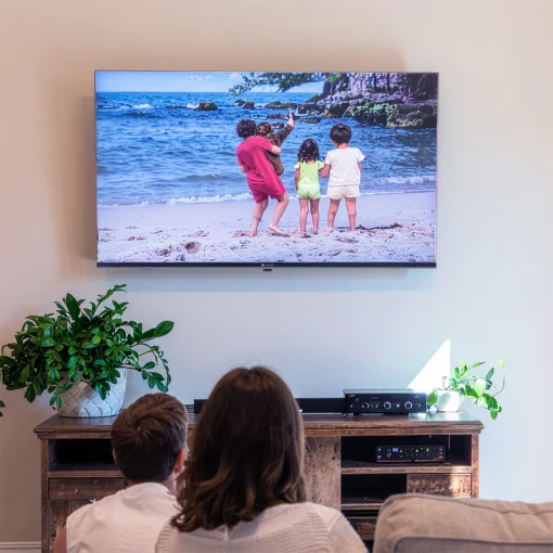 Cod. 142 Smart TV Motorola 43" FHD 43MKNFHD / Google TV / HDR / Wi-FI 5 &amp; Bluetooth / Google Cast / Dise&ntilde;o Sin Bodes (Bisel Met&aacute;lico) / Control remoto por voz